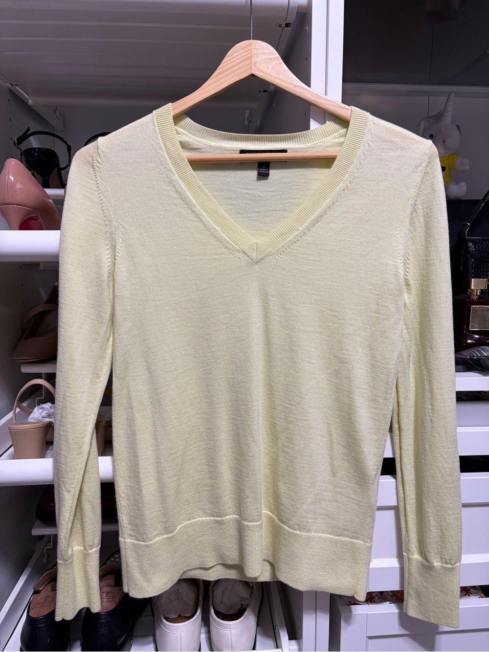 Banana Republic Light Yellow V-Neck Women’s Sweater